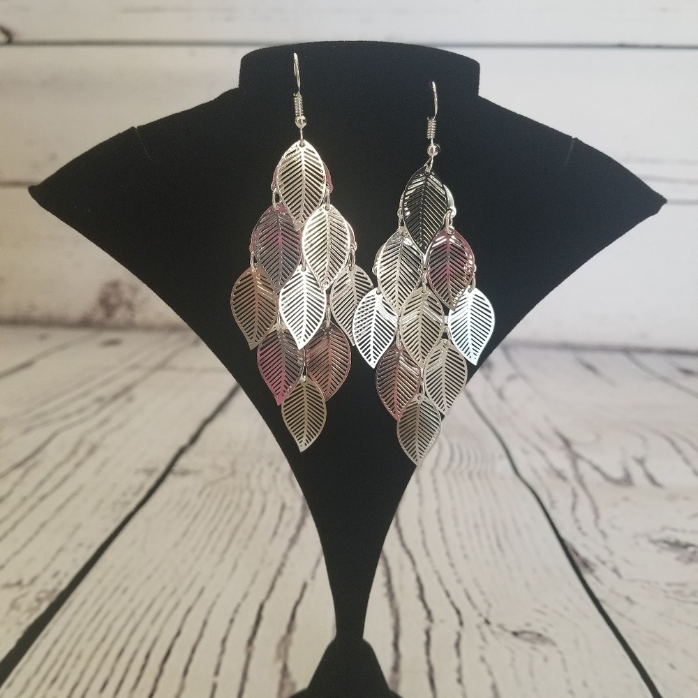 Earings - Picture 2 of 2